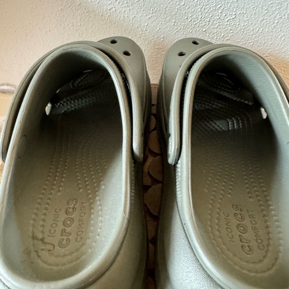Crocs Iconic Comfort Slides Grey (M7) W9) NWOT - Picture 10 of 16